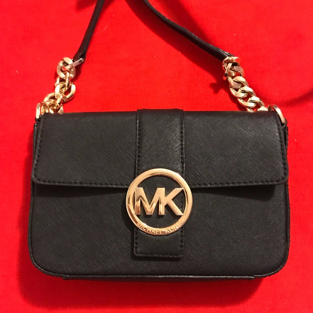 ⭐️⭐️OFFERS⭐️⭐️MK crossbody purse 🖤 black